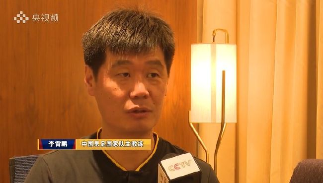 至于球员自己的想法，据我所知阿劳霍在巴塞罗那很开心，他在等待俱乐部开出新合同的提案。